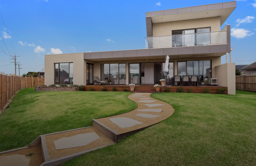 Custom Home Builders vs Volume Builders: What Mornington Peninsula Homeowners Need to Know